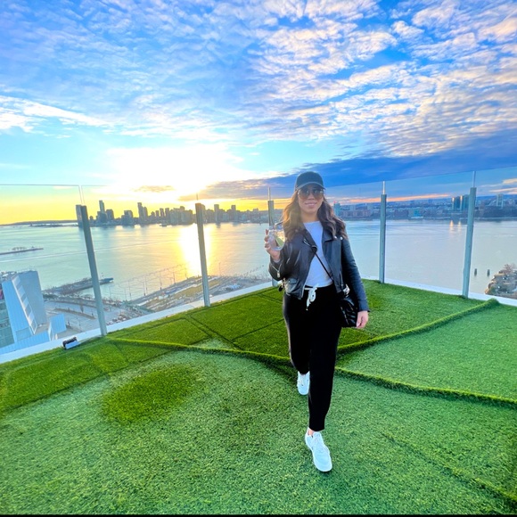 Meet your Posher, Lucy - Picture 1 of 1